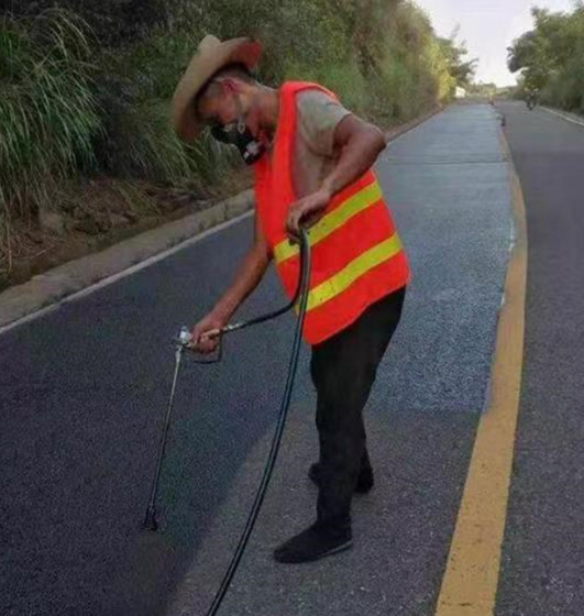 江苏路面喷涂翻新彩色步道施工方案